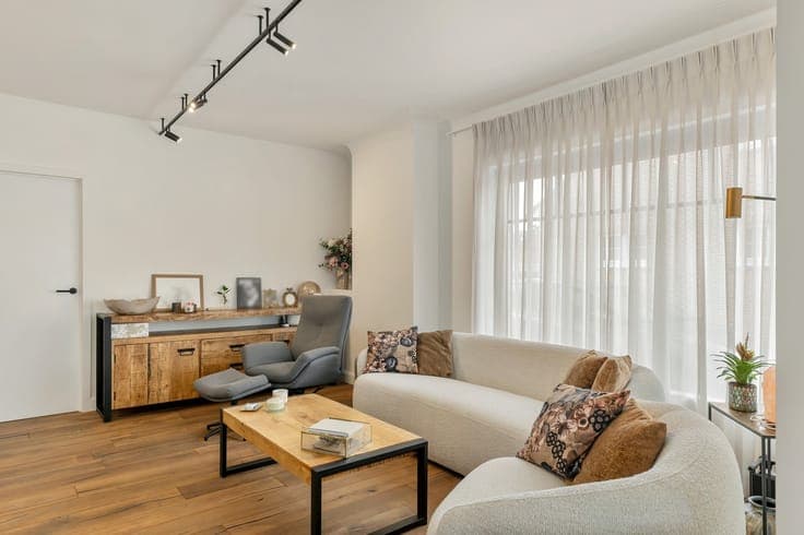 Instapklare gezinswoning met 4 slaapkamers op een perceel...