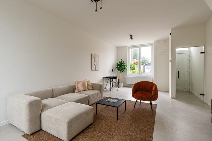 Stijlvol gerenoveerde woning met tuin en parkeerplaats