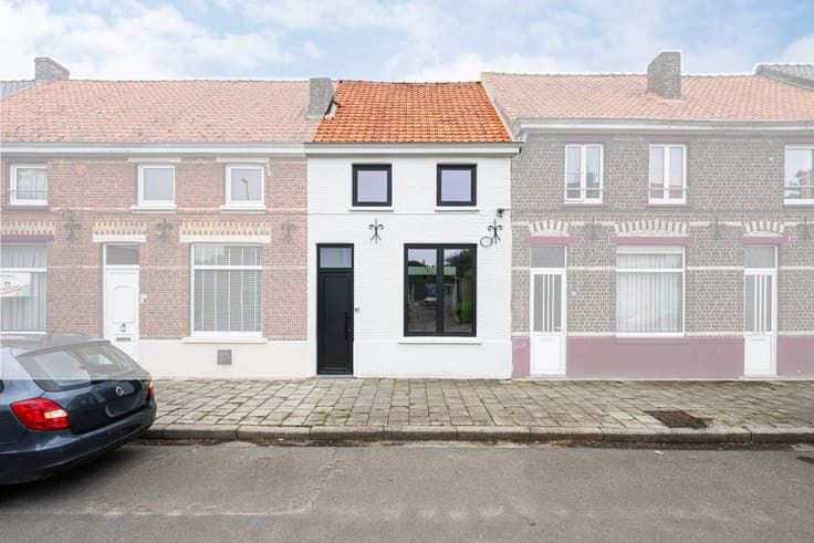 Stijlvol gerenoveerde woning met tuin en parkeerplaats