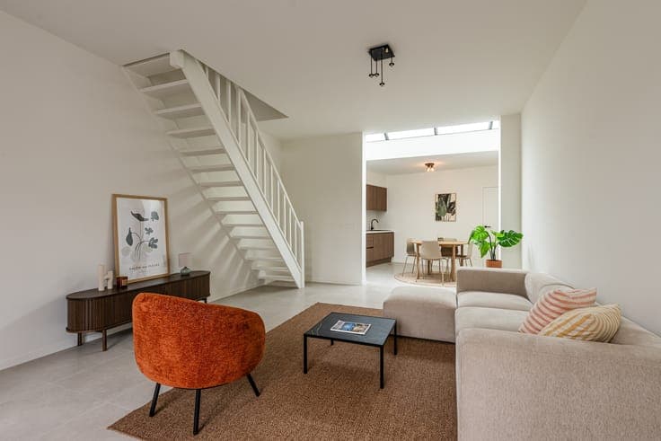 Stijlvol gerenoveerde woning met tuin en parkeerplaats