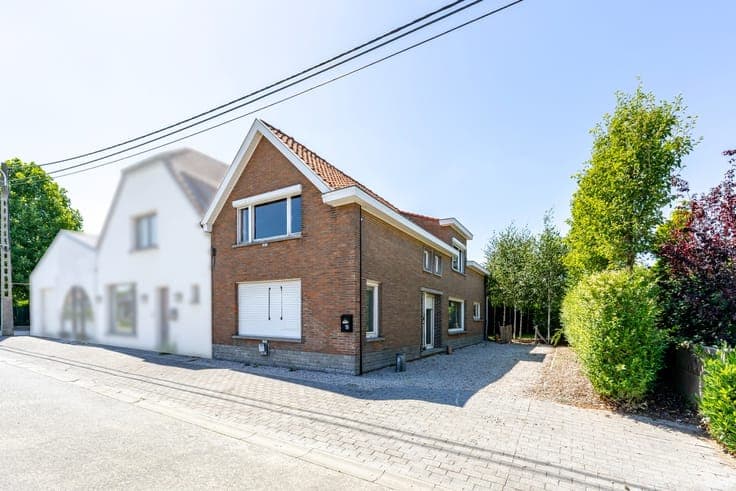 Renovation property with habitable outbuilding for sale