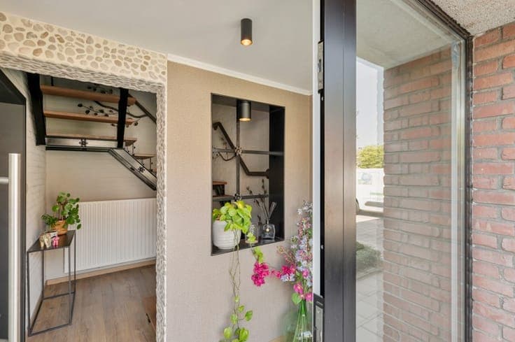 Instapklare woning met garage en zonnige tuin