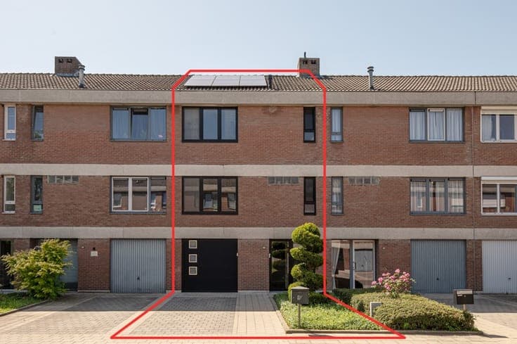 Instapklare woning met garage en zonnige tuin