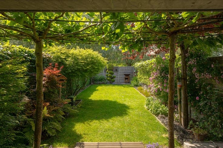 Instapklare woning met garage en zonnige tuin