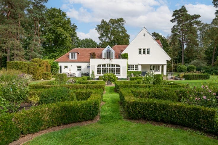 Stylish villa with park estate of ± 4,600 m² in Keerbergen