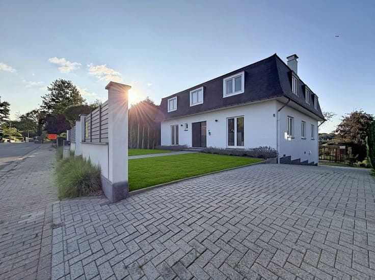 A magnificent, fully renovated 4-bedroom family villa