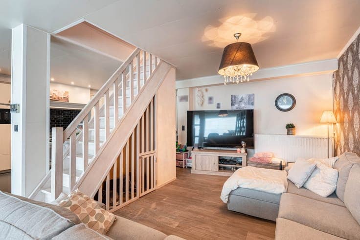 Instapklare woning met commercieel gelegen handelspand te...
