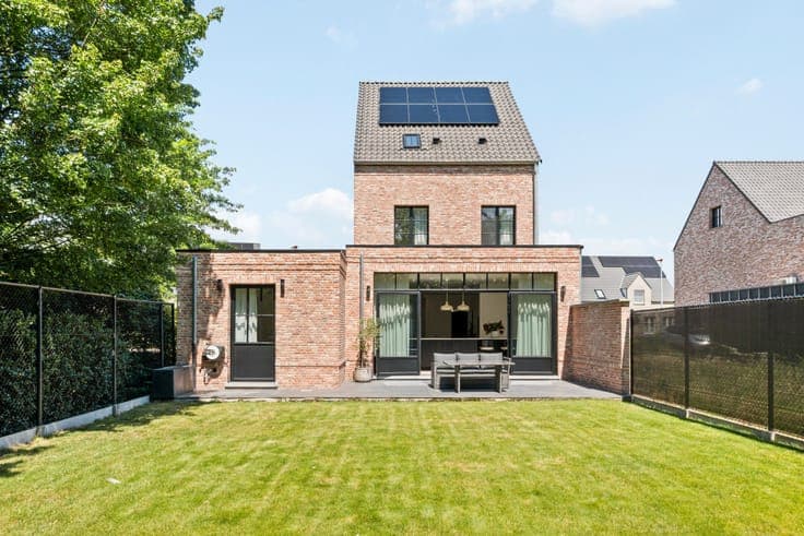 Stylish semi-detached house in Rijkevorsel on a plot of app