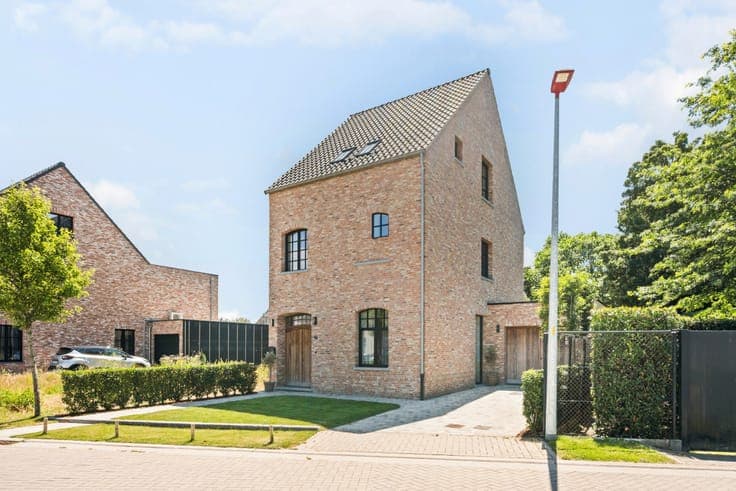 Stylish semi-detached house in Rijkevorsel on a plot of app