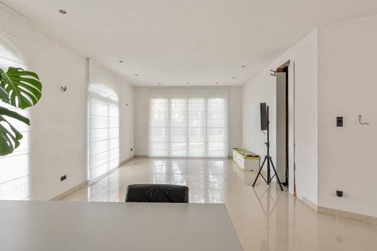 Stylish villa with practice space in exclusive residential a