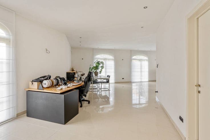 Stylish villa with practice space in exclusive residential a