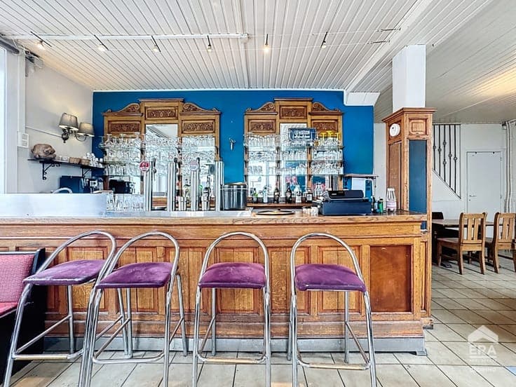 RARE OPPORTUNITY: COMMERCIAL PROPERTY WITH RESIDENCE