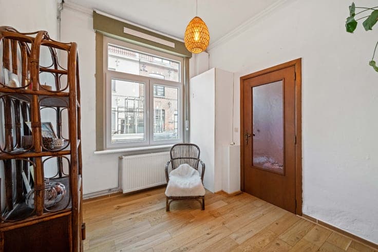 PRACTICAL 3-bedroom house with DEEP GARDEN and BICYCLE GATE