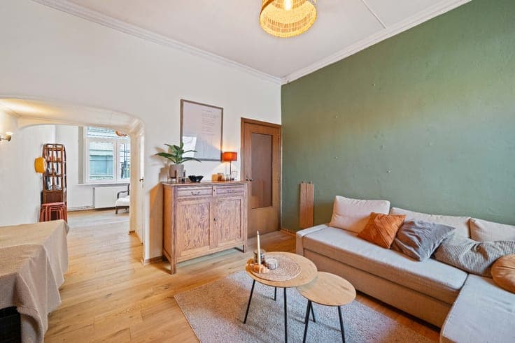 PRACTICAL 3-bedroom house with DEEP GARDEN and BICYCLE GATE