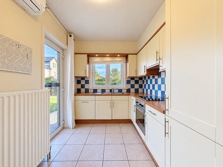 Semi-detached home with three bedrooms and a sunny garden for sale in Gent