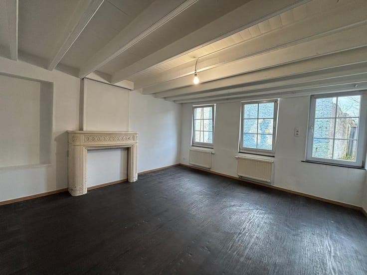 RUSTIC 3-BEDROOM HOME IN EVERBEEK