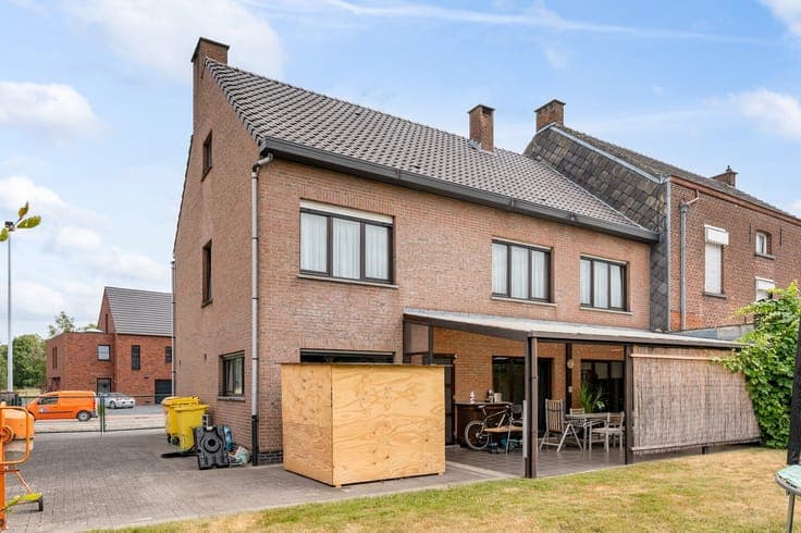 TE KOOP | Ruime halfopen bebouwing met tuin in Booischot.