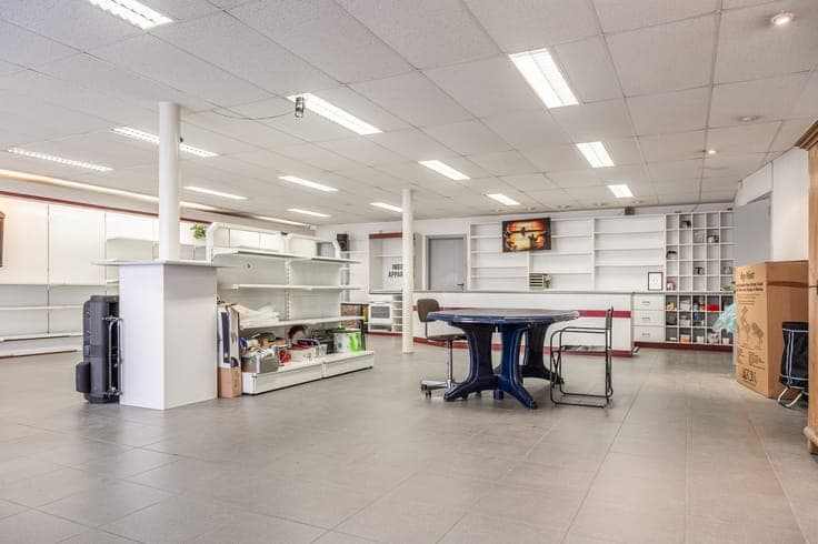 Handelspand met duplexappartement met 6 slaapkamers