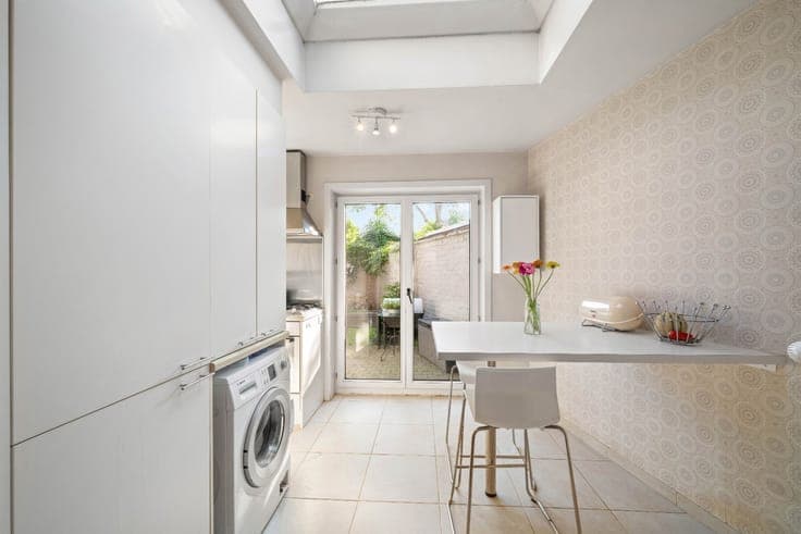 Stately comfortable city house with a lovely city garden, n