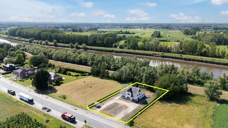 Villa with commercial space, residence and exceptional poten