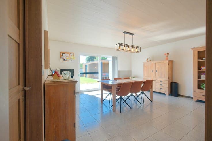 LICHTERVELDE - Open bebouwing met 2 slpks en garage op pe...