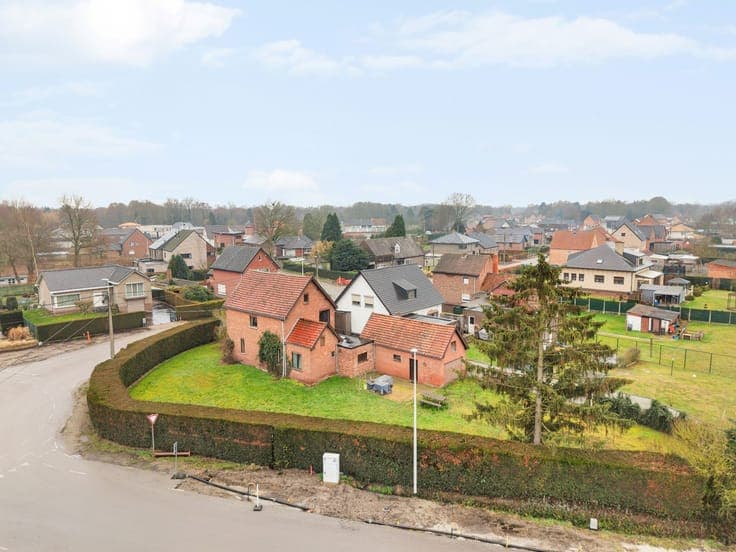 Ideally located house on a plot of approximately 898m2 in Z