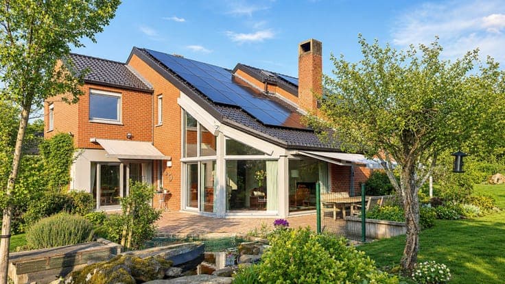 Spacious villa with no heating bills for 20 years*!