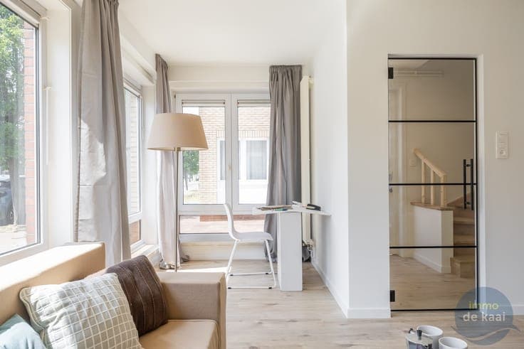 Instapklare woning met 3 kamers en garage.