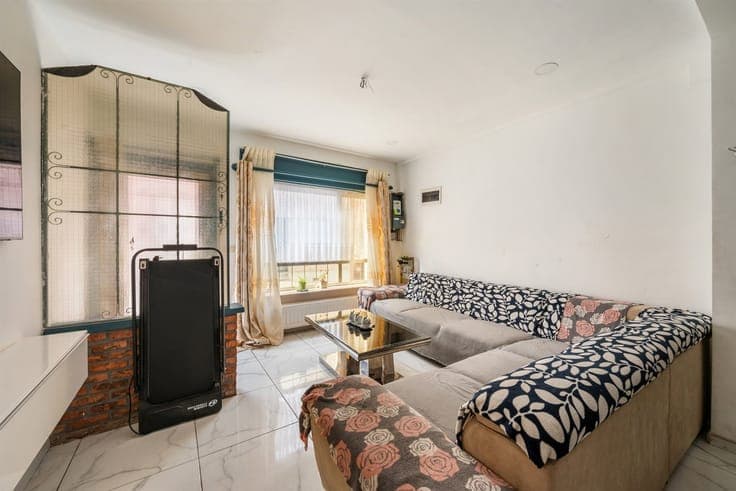 Spacious family home with a garden, terrace, and panoramic v