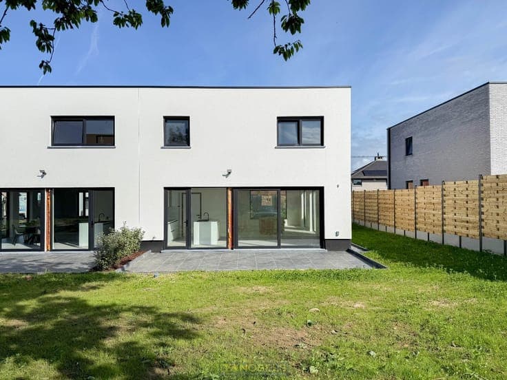 Te koop, strakke nieuwbouwwoning op landelijke ligging
