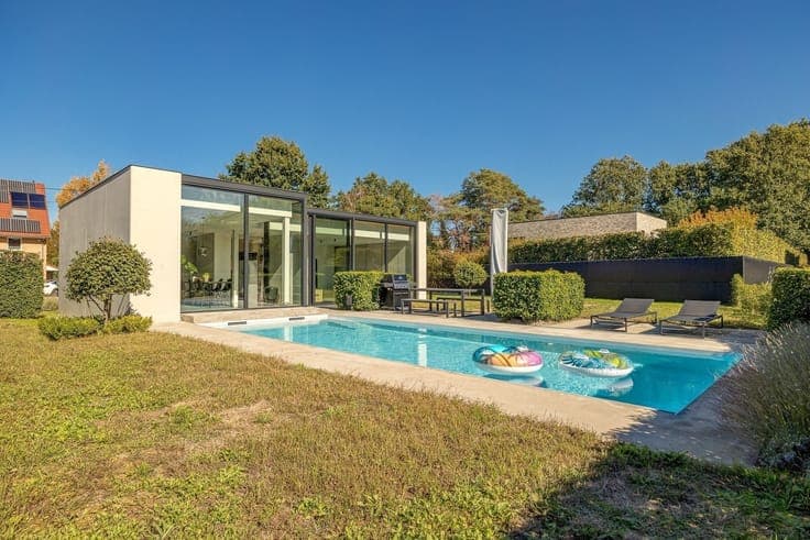 High-end architectenwoning met zwembad en prachtig zicht op