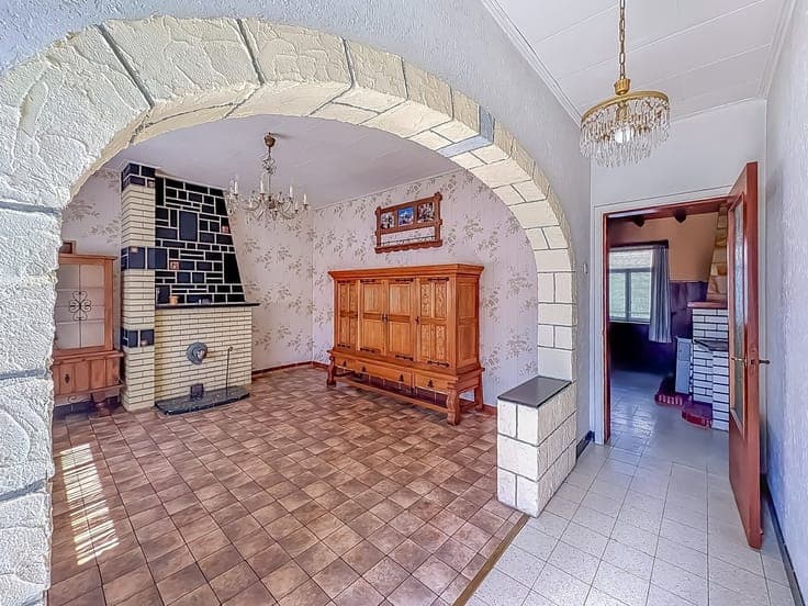 BONNE MAISON AVEC 2 GARAGES ET EXPACE EXTERIEUR
