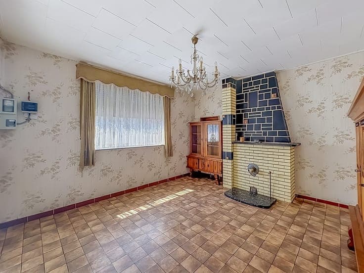 BONNE MAISON AVEC 2 GARAGES ET EXPACE EXTERIEUR