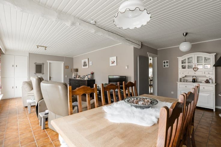 Gelijkvloerse woning met royale veranda, ruime garage en ...
