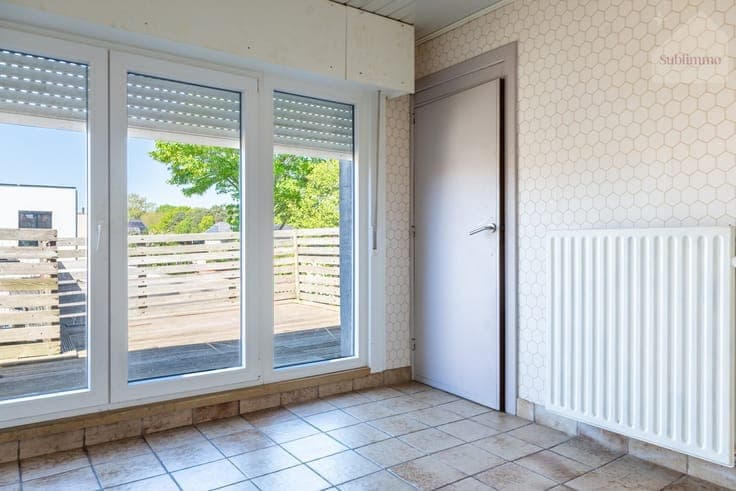 Ruime gezinswoning met 3 slaapkamers en inpandige garage ...