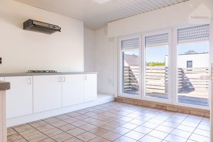 Ruime gezinswoning met 3 slaapkamers en inpandige garage ...