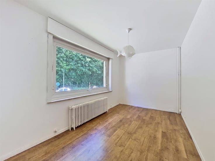 Beautiful villa for renovation with south-west garden