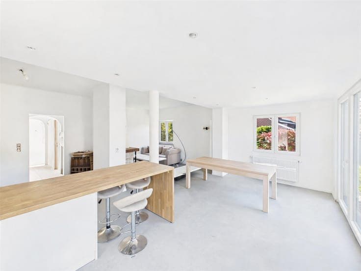 Stunning renovated house + workshop