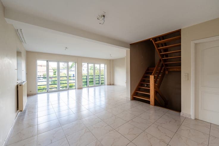 HOUSE (4 bedrooms/3 bathrooms) with a floor area of 315m²