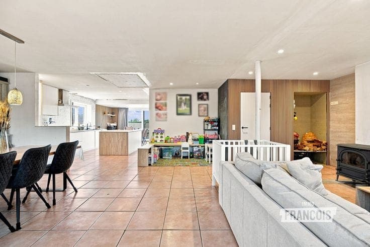 Detached house on a 742m² plot in Woesten
