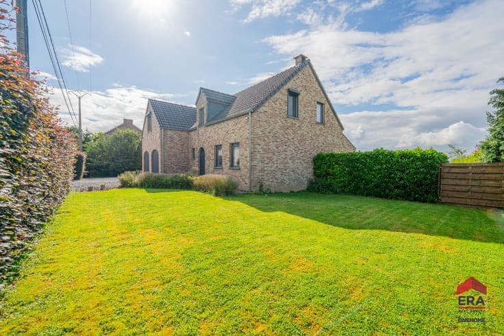 Charming 4-bedroom villa in Couthuin