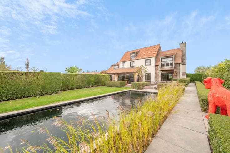 Beautiful detached villa with open views and outdoor swim...