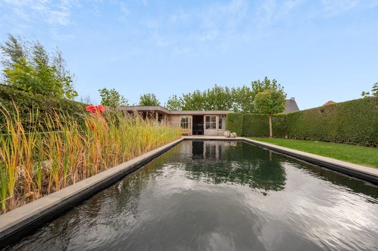 Beautiful detached villa with open views and outdoor swim...