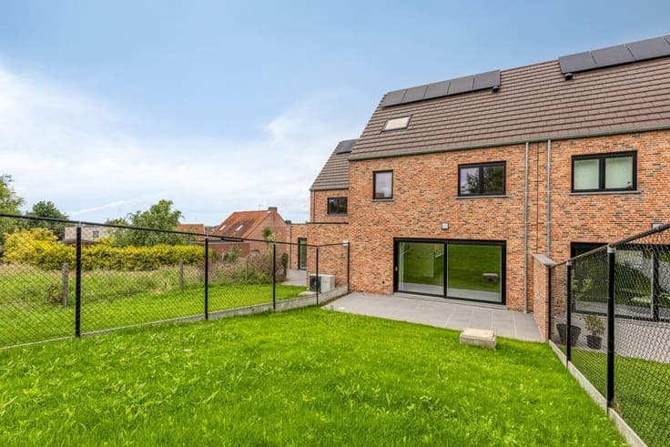 Instapklare gesloten nieuwbouwwoning in Houthulst, zeer e...