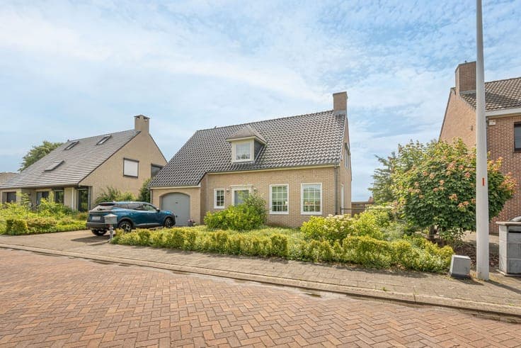 Detached villa with sunny garden and EPC rating B