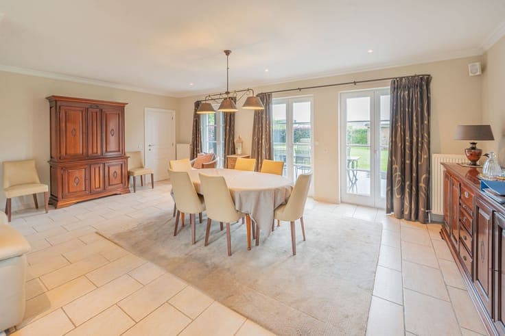 Detached villa with sunny garden and EPC rating B