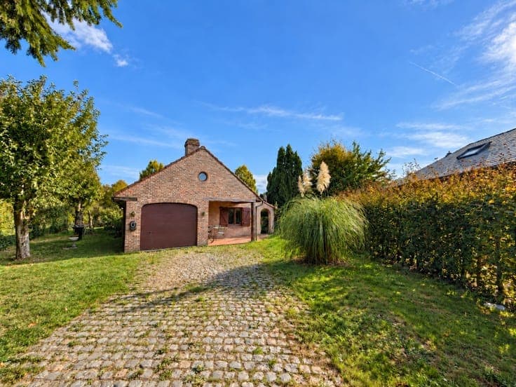 Rustig gelegen open bebouwing met 4 slaapkamers en zonnig...