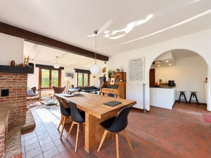 Rustig gelegen open bebouwing met 4 slaapkamers en zonnig...