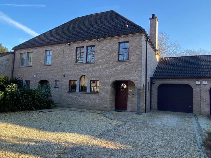 House 2/3 facades Linkebeek 200m² built, garden terrace