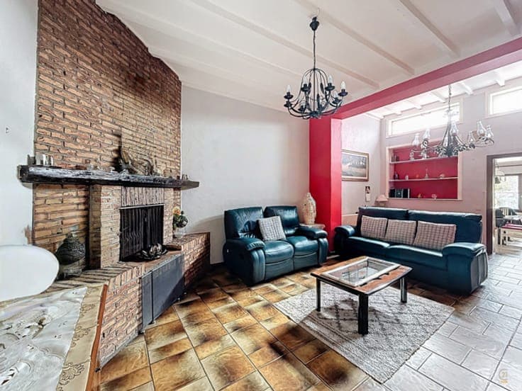 SINGLE-FAMILY HOUSE FIVE BEDROOMS WITH GARDEN AND GARAGE